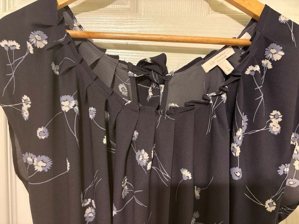 EUC LC Lauren Conrad Gray Floral Pleated Tie-Waist Midi Dress Size Large - Picture 4 of 13